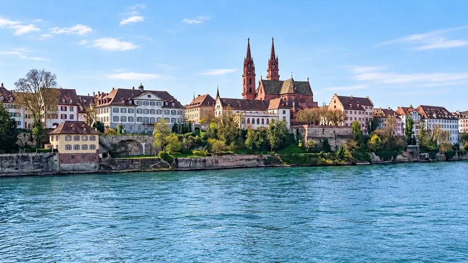 Basel Minster, Rhine and historic old town walking tour thumbnail